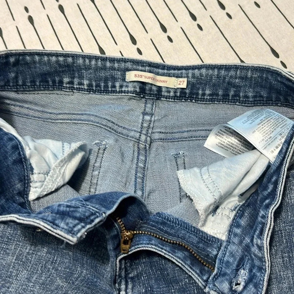 Levi's 535 Super Skinny Crop Denim Jeans.  Studded Back pockets. Size 27 - Picture 9 of 12